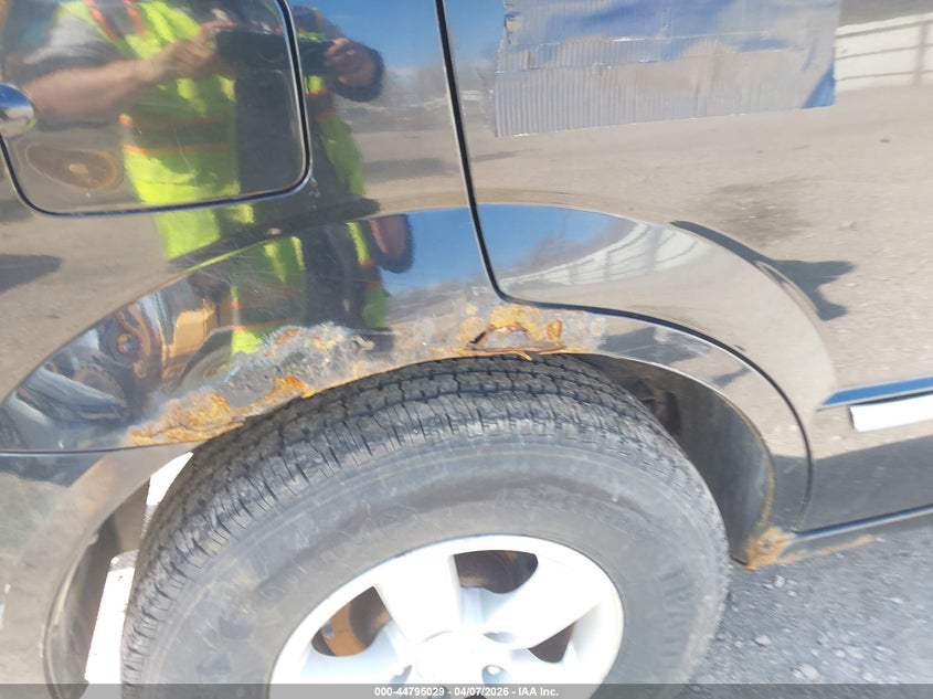 2008 Kia Sorento Lx VIN: KNDJC735785765636 Lot: 44795029