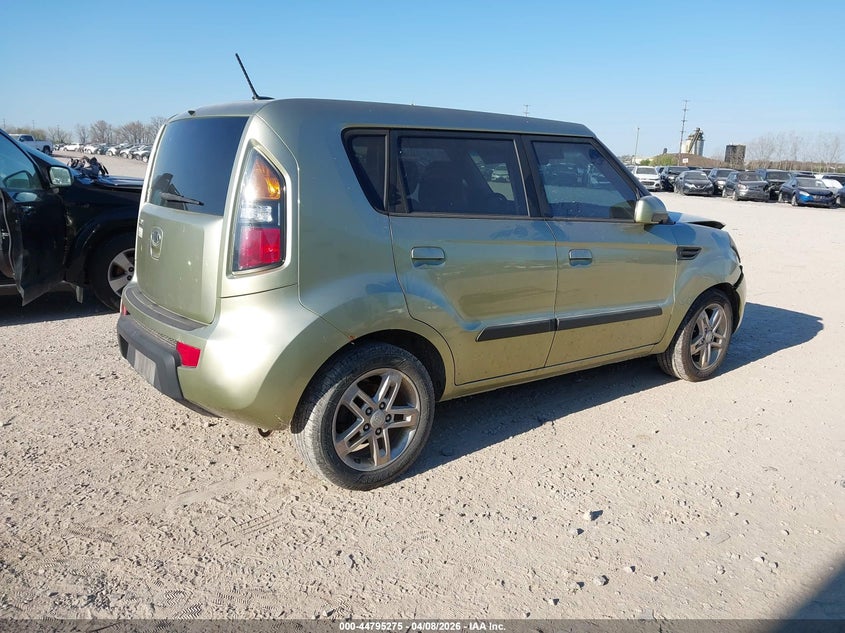 2010 Kia Soul +