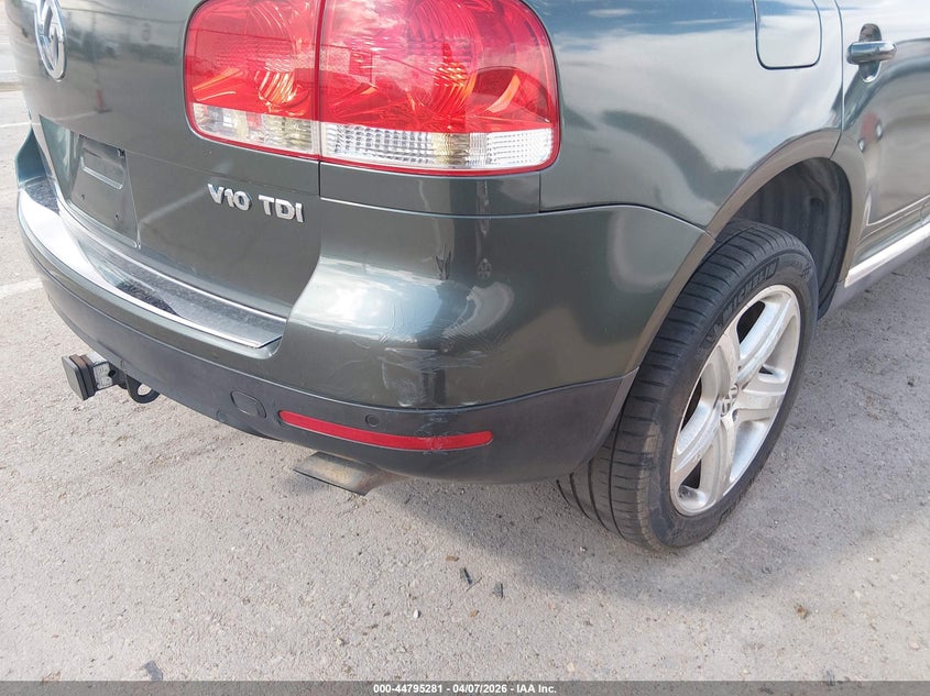 2004 Volkswagen Touareg V10 Tdi VIN: WVGGH77L24D083490 Lot: 44795281
