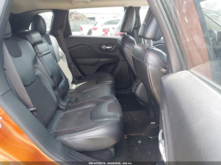 2015 JEEP CHEROKEE auction photo 8