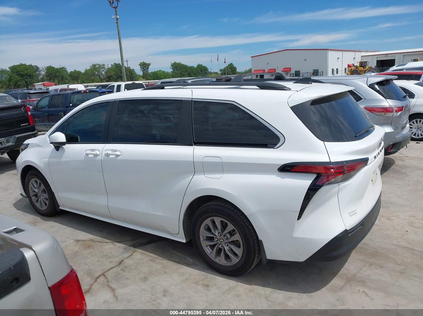 2022 Toyota Sienna Le VIN: 5TDKRKEC3NS078578 Lot: 44795395