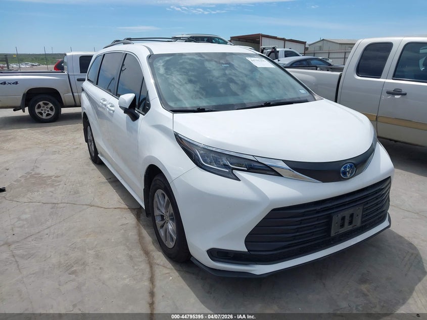 2022 Toyota Sienna Le