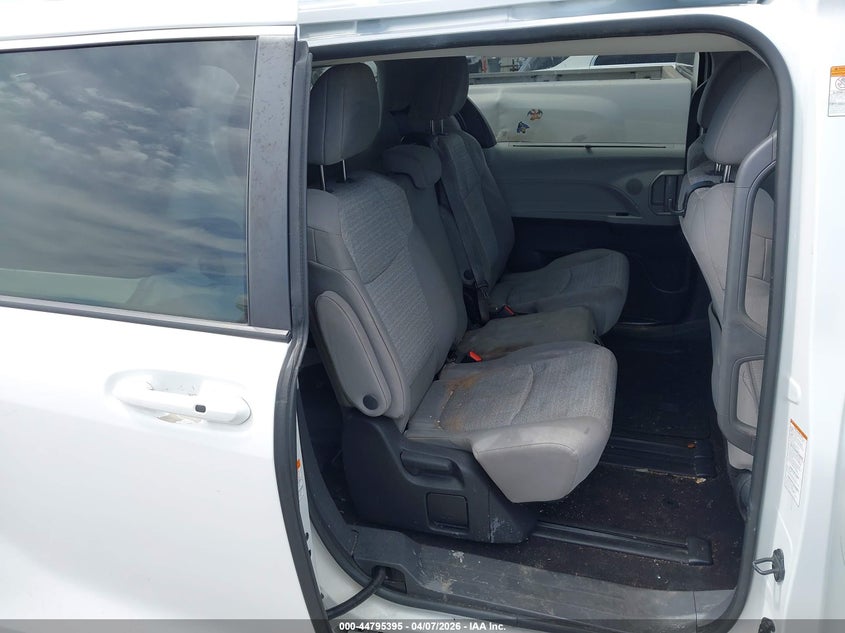 2022 Toyota Sienna Le VIN: 5TDKRKEC3NS078578 Lot: 44795395