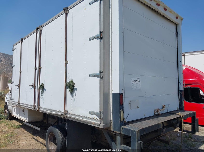 1999 Ford E-450 Comm. Cutaway Standard