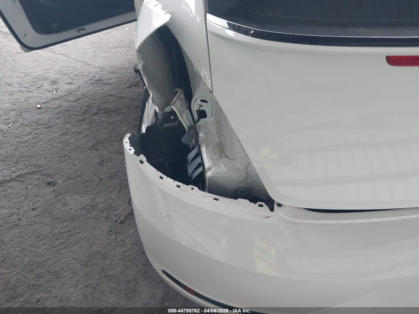 2019 VOLKSWAGEN BEETLE auction photo 6