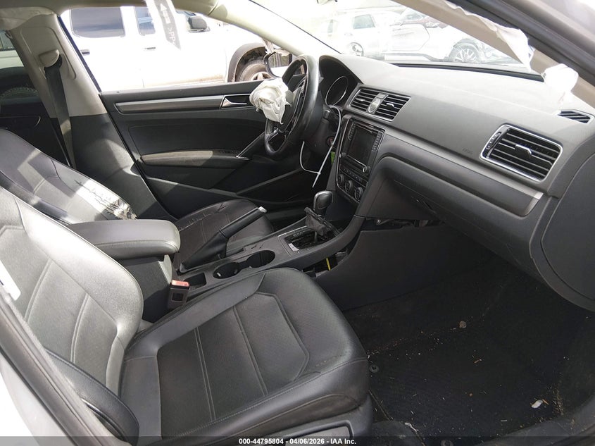 2017 Volkswagen Passat 1.8T R-Line