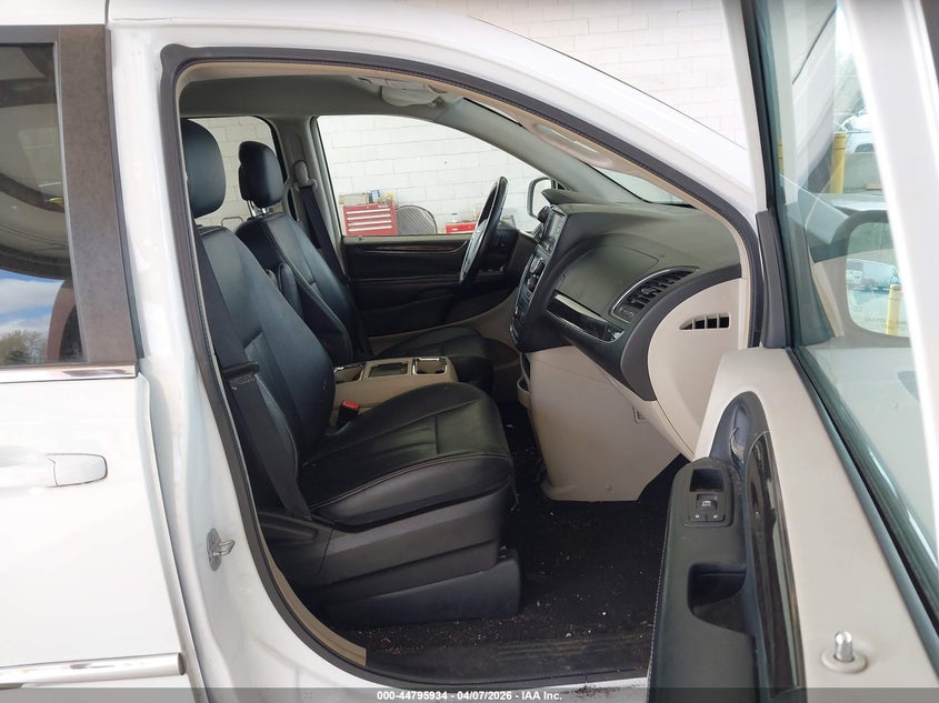 2016 Chrysler Town & Country Touring