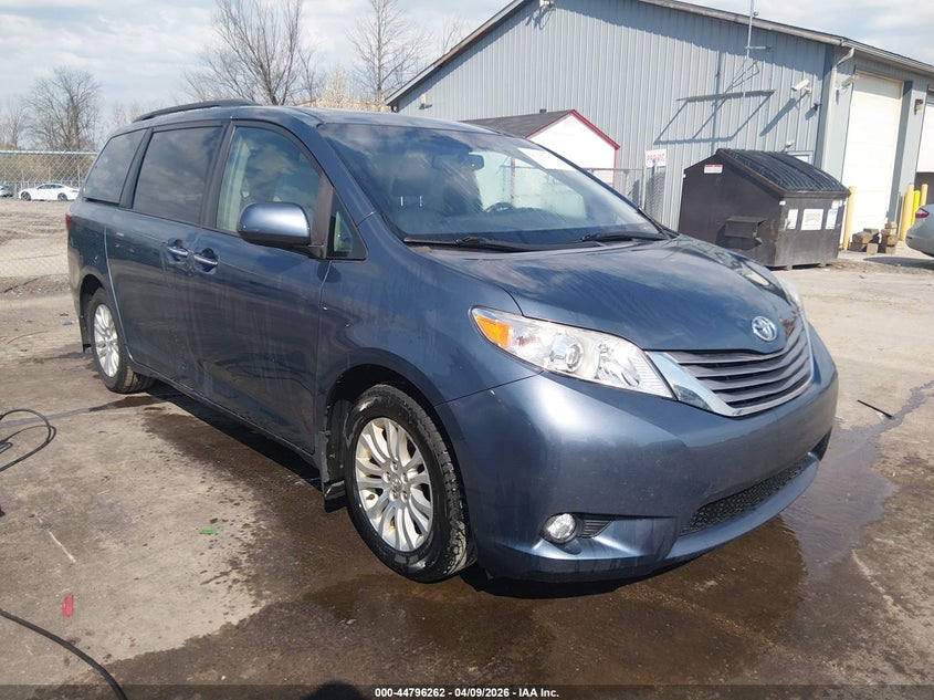 2017 Toyota Sienna Xle 8 Passenger