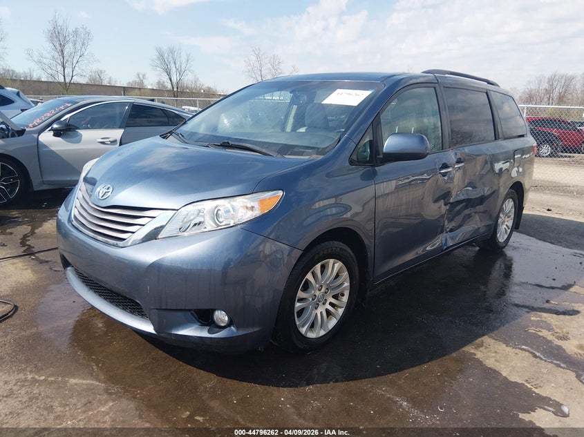 2017 Toyota Sienna Xle 8 Passenger