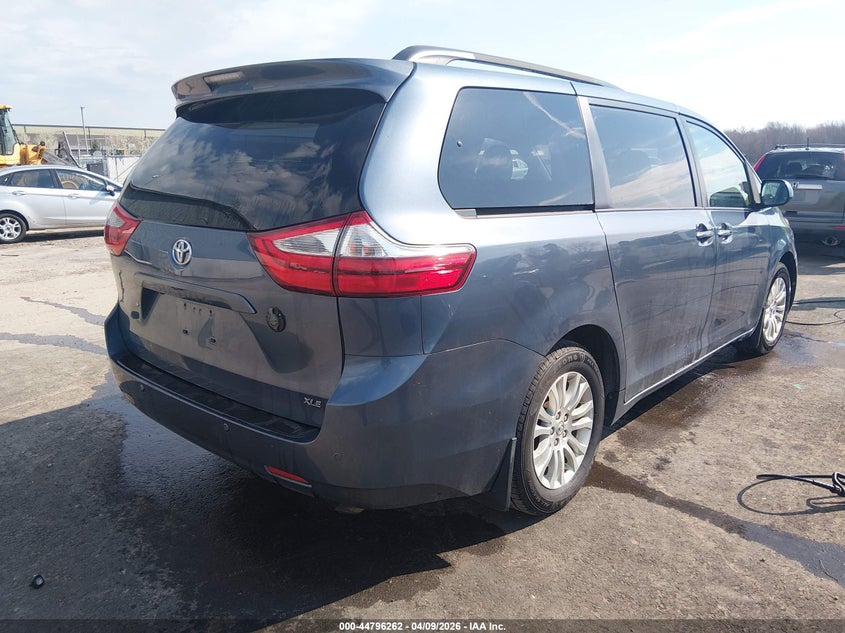 2017 Toyota Sienna Xle 8 Passenger