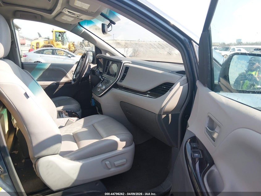 2017 Toyota Sienna Xle 8 Passenger