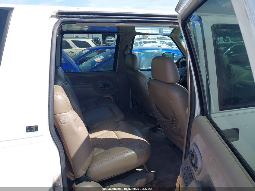 1996 Chevrolet Suburban K1500 VIN: 3GNFK16R5TG157028 Lot: 44796290