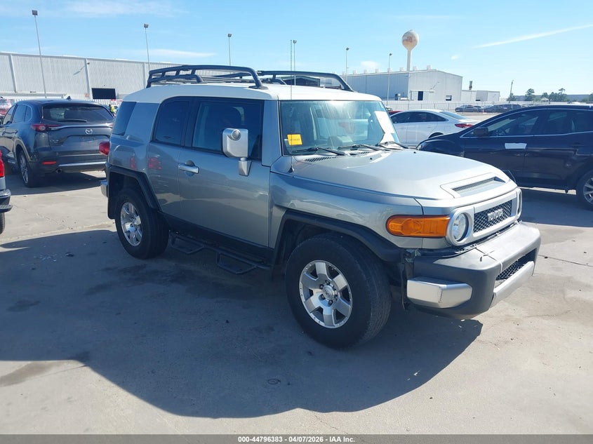 2010 TOYOTA FJ CRUISER