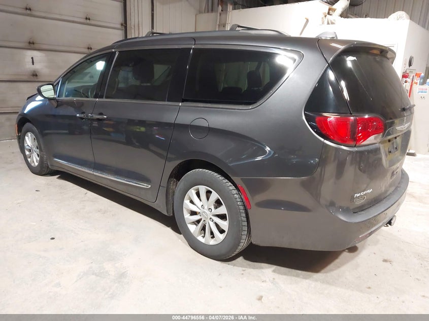 2C4RC1BG8HR510452 2017 Chrysler Pacifica 3.6 Touring-L grey