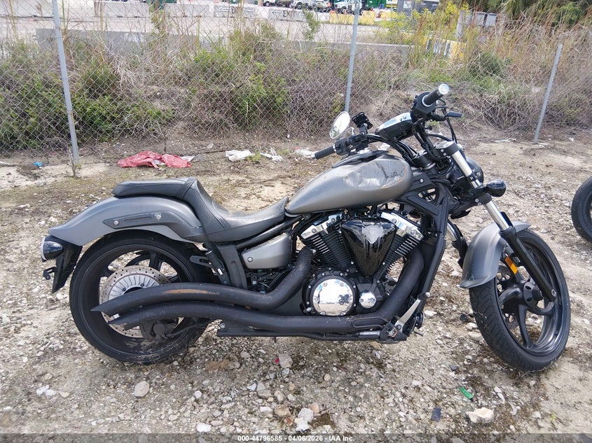 2014 Yamaha Xvs1300 Cu VIN: JYAVP33E4EA010795 Lot: 44796585