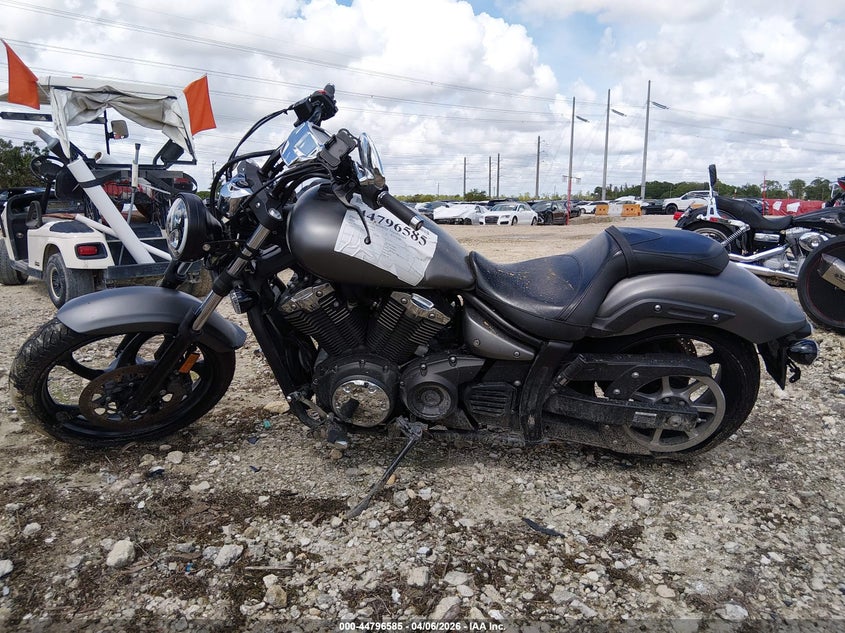 2014 Yamaha Xvs1300 Cu VIN: JYAVP33E4EA010795 Lot: 44796585
