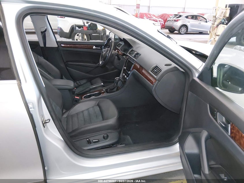 2013 Volkswagen Passat 3.6L V6 Sel Premium