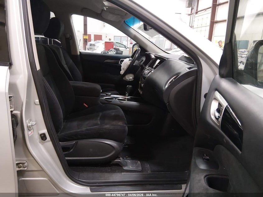 2016 Nissan Pathfinder Platinum/S/Sl/Sv