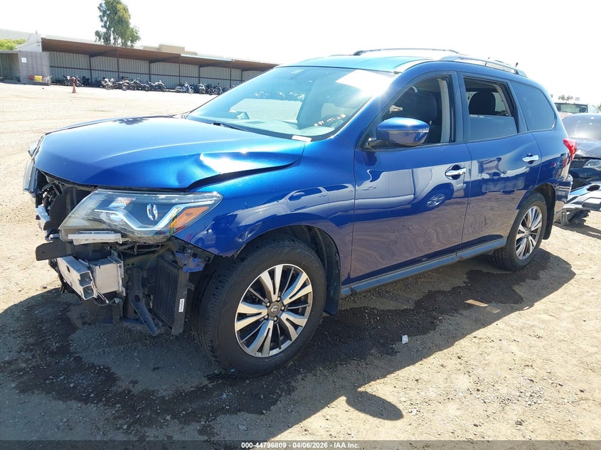 2017 Nissan Pathfinder Sv
