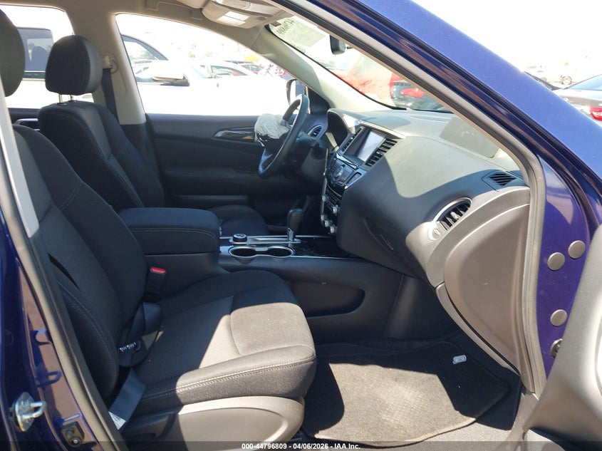 2017 Nissan Pathfinder Sv