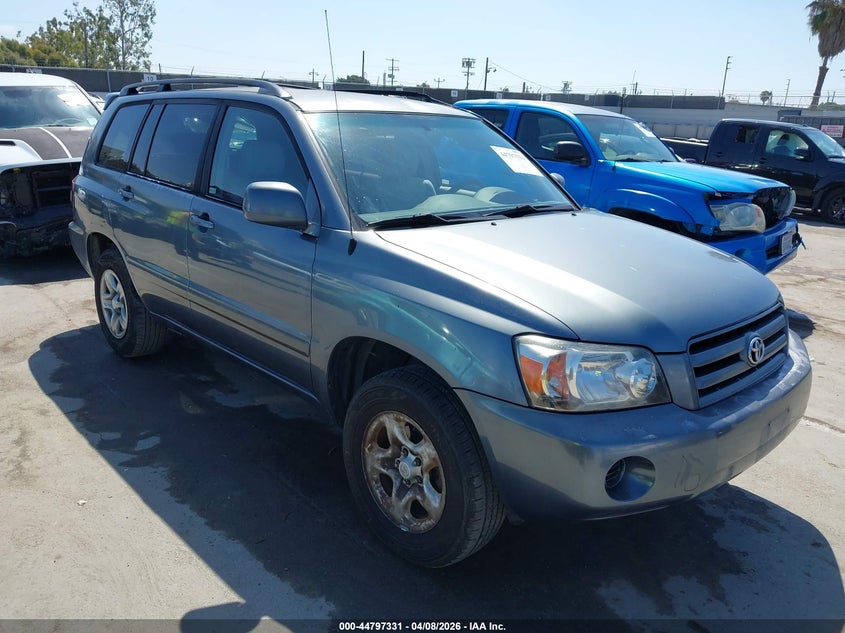 2004 TOYOTA HIGHLANDER