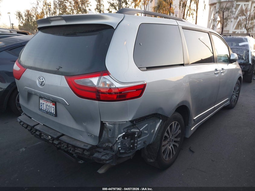 2020 Toyota Sienna Xle