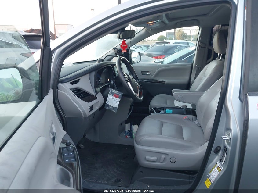 2020 Toyota Sienna Xle