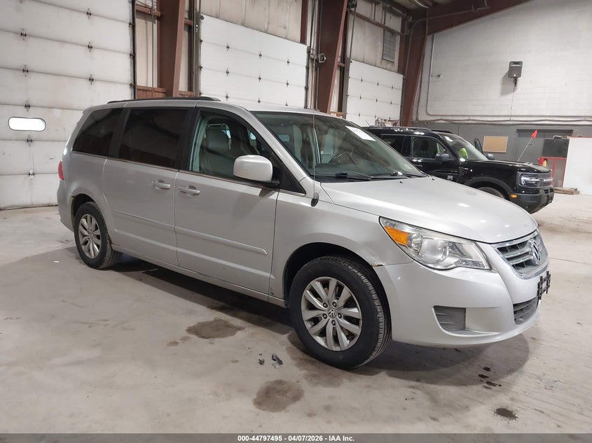 2012 Volkswagen Routan Se
