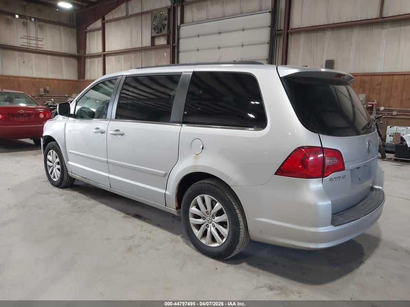 2012 Volkswagen Routan Se