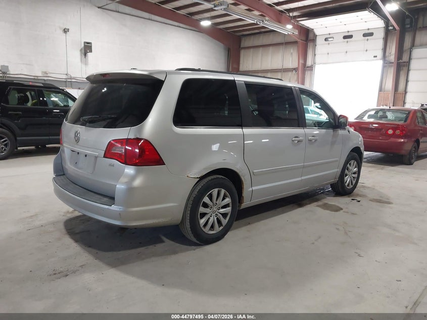 2012 Volkswagen Routan Se