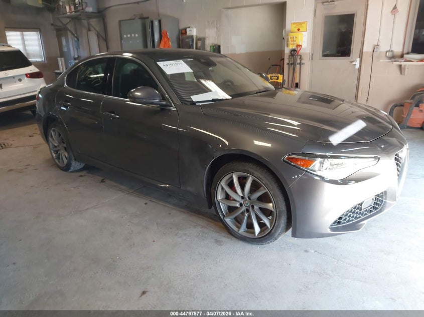 2017 Alfa Romeo Giulia Awd