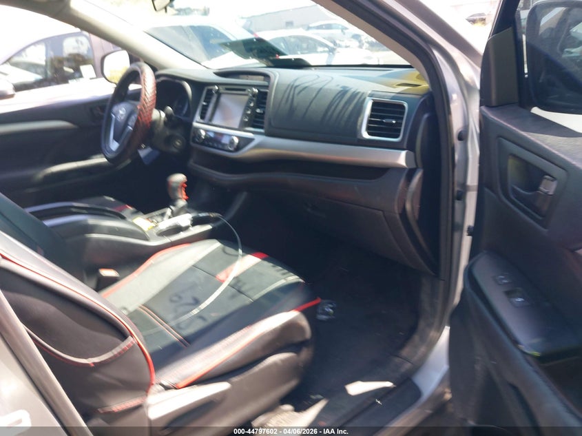 2016 Toyota Highlander Le Plus V6