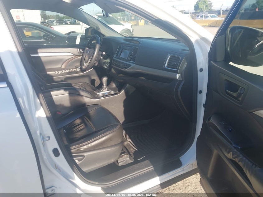 2016 Toyota Highlander Le V6