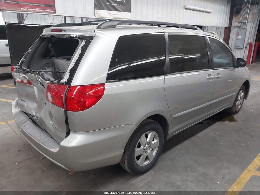 2010 Toyota Sienna Le