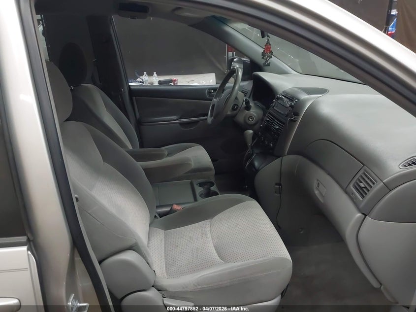 2010 Toyota Sienna Le