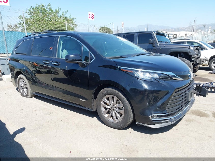 2021 Toyota Sienna Xle