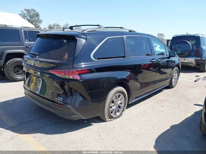 2021 Toyota Sienna Xle