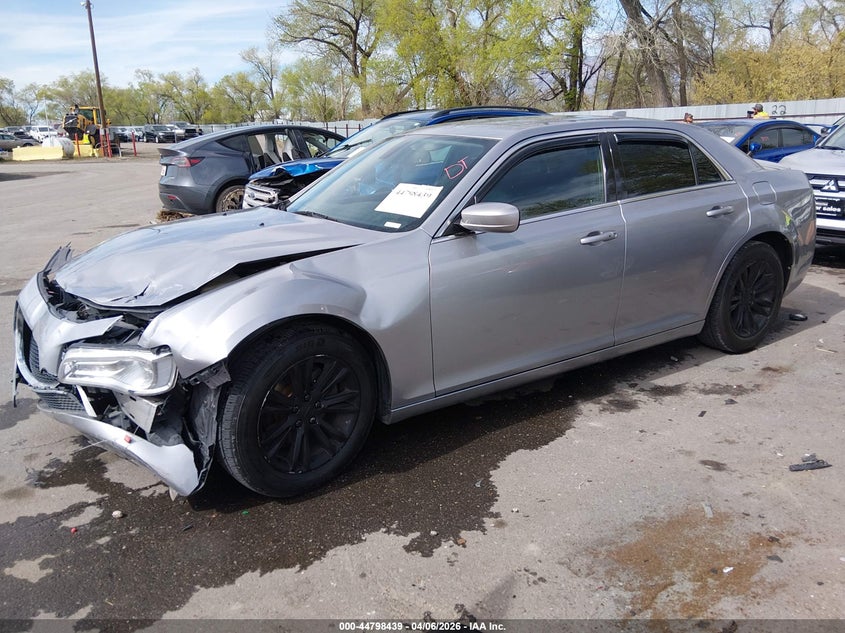 Vin: 2c3ccaag4jh275748, lot: 45295705, chrysler 300 touring l 20182
