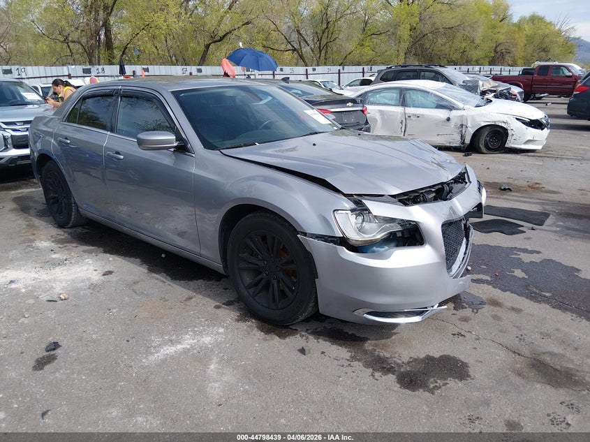 2018 Chrysler 300 Touring L