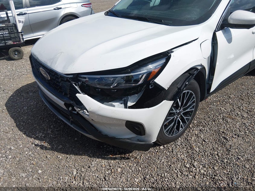 1FMCU0E16RUA85642 2024 Ford Escape 2.5 Phev white