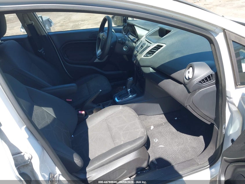 3FADP4EJ9CM171309 2012 Ford Fiesta 1.6 Se white