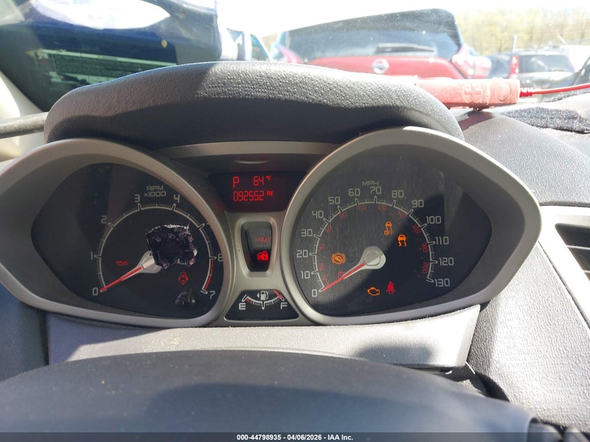 3FADP4EJ9CM171309 2012 Ford Fiesta 1.6 Se white