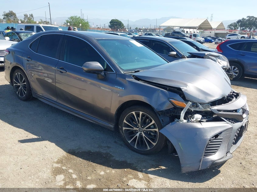 2019 Toyota Camry Hybrid Se