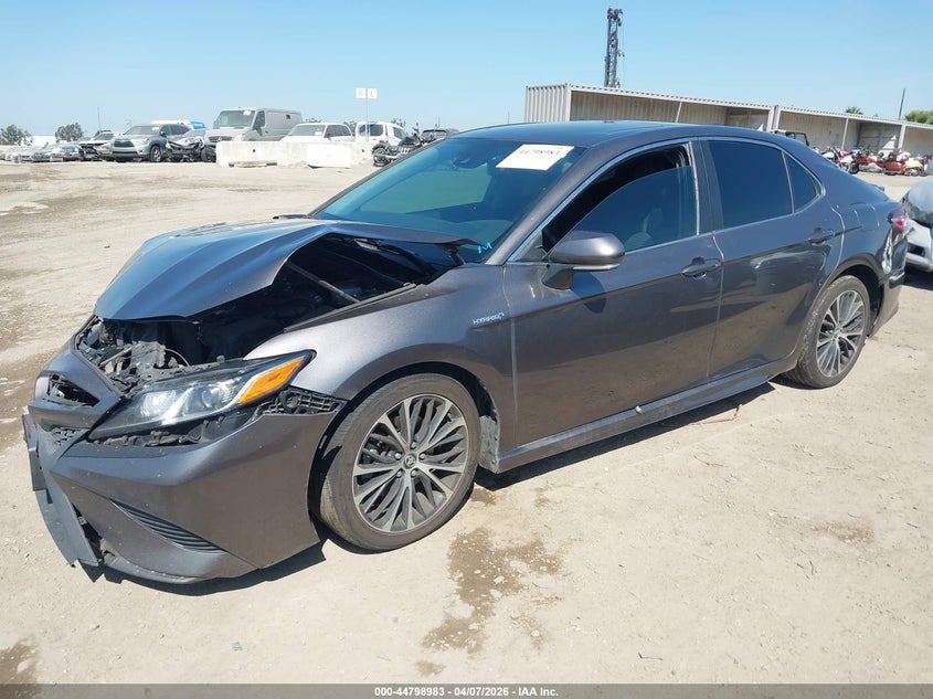 2019 Toyota Camry Hybrid Se