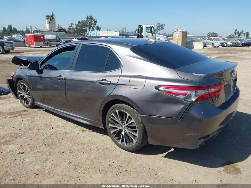 2019 Toyota Camry Hybrid Se