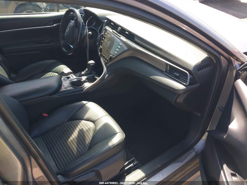 2019 Toyota Camry Hybrid Se