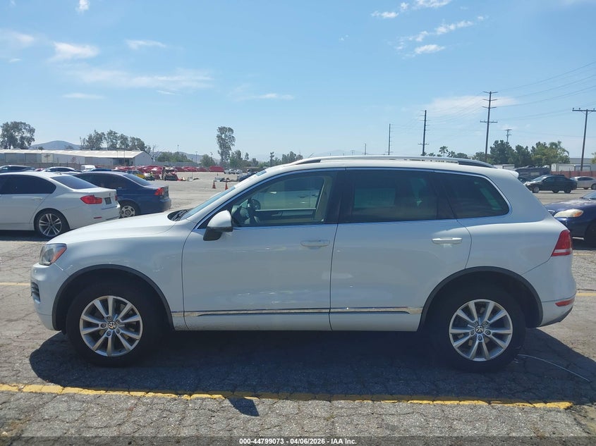 2014 Volkswagen Touareg 3.6L Sport VIN: WVGEF9BP9ED012503 Lot: 44799073