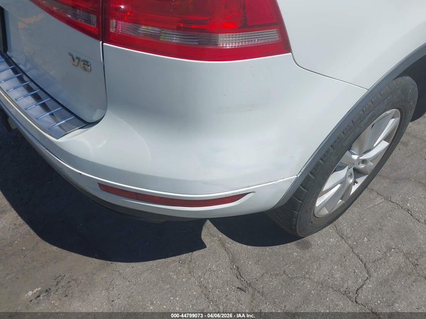 2014 Volkswagen Touareg 3.6L Sport VIN: WVGEF9BP9ED012503 Lot: 44799073