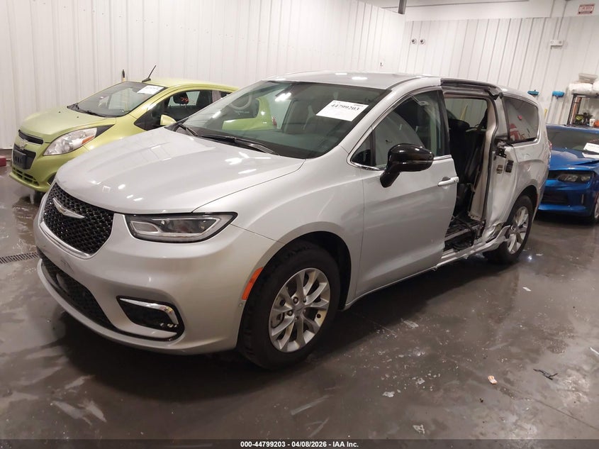 Vin: 2c4rc3bg0rr164703, lot: 45296468, chrysler pacifica touring l awd 20242