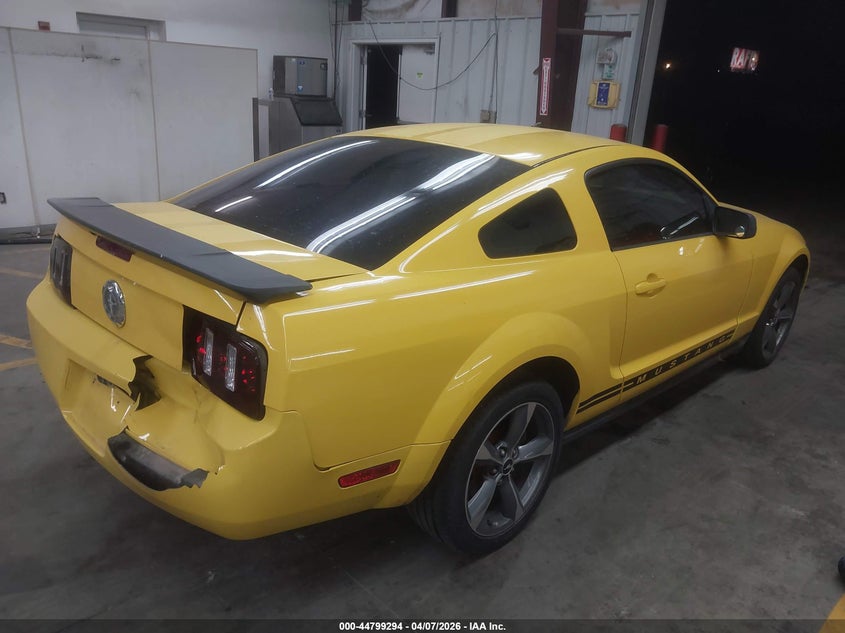 2005 Ford Mustang V6 Deluxe/V6 Premium